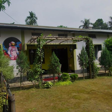 Stargaze Backpackers Hostel Guwahati Buitenkant foto