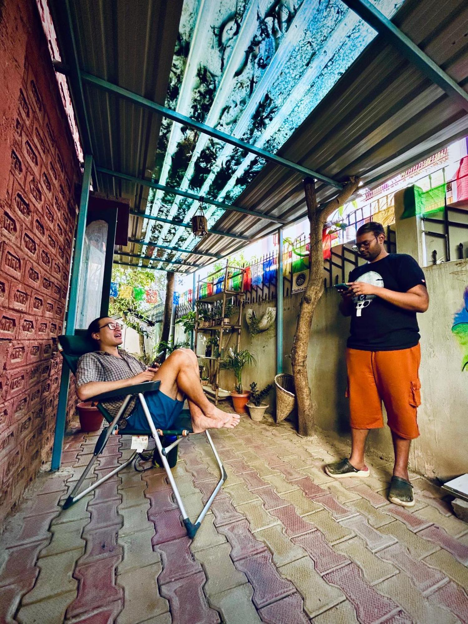 Stargaze Backpackers Hostel Guwahati Buitenkant foto