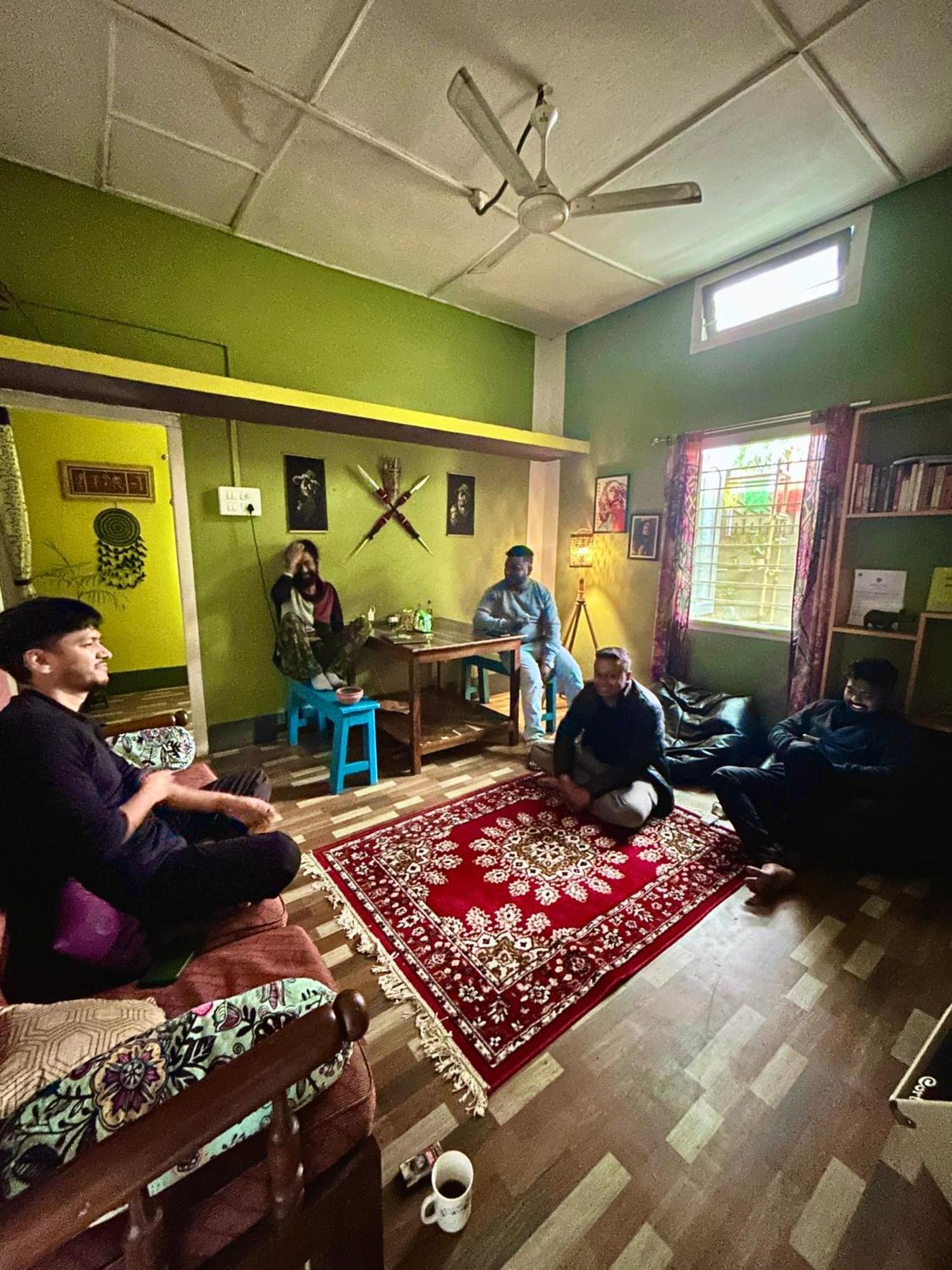 Stargaze Backpackers Hostel Guwahati Buitenkant foto