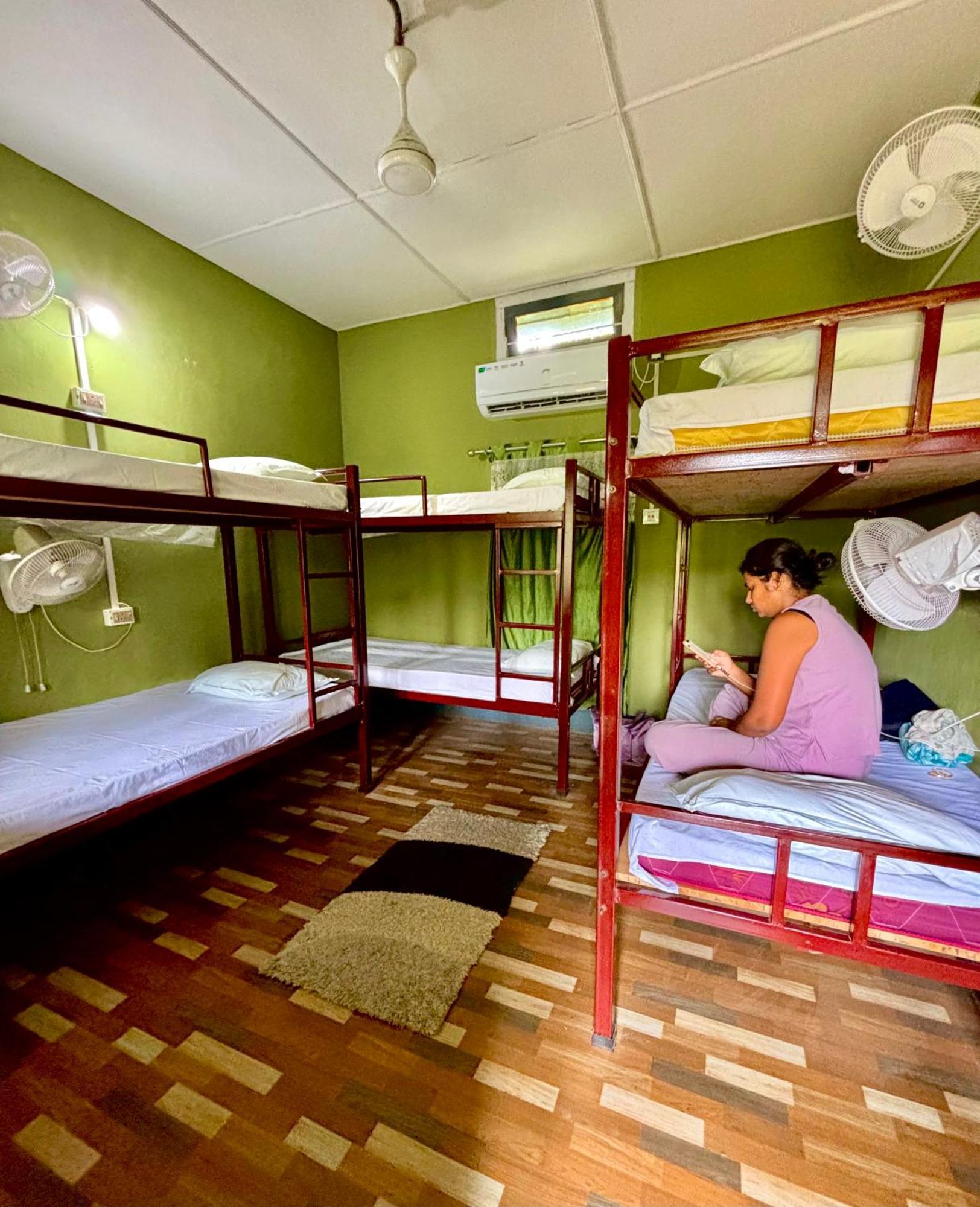 Stargaze Backpackers Hostel Guwahati Buitenkant foto