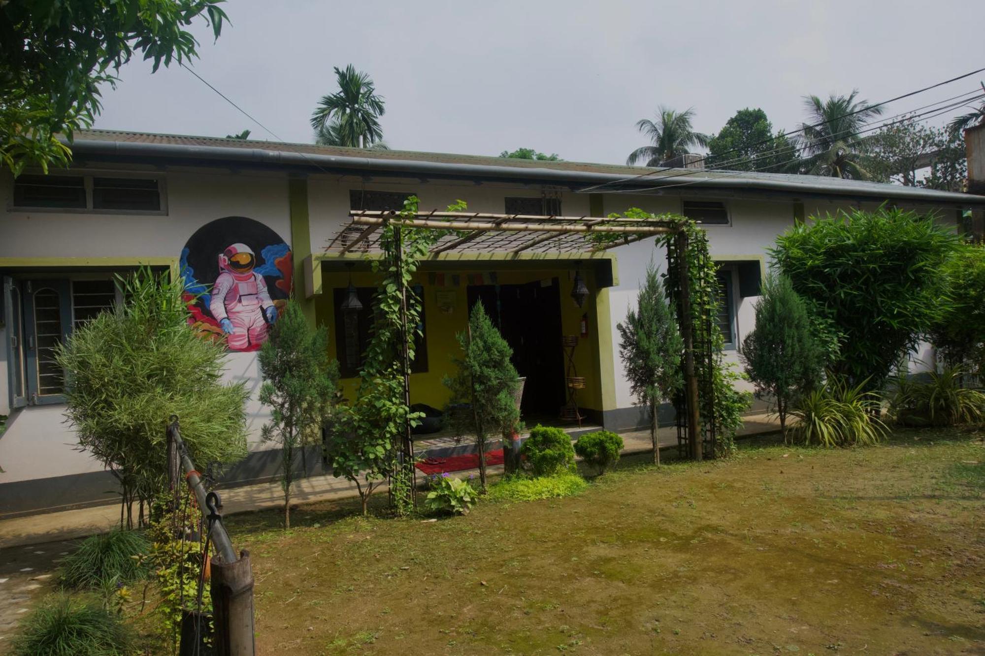 Stargaze Backpackers Hostel Guwahati Buitenkant foto