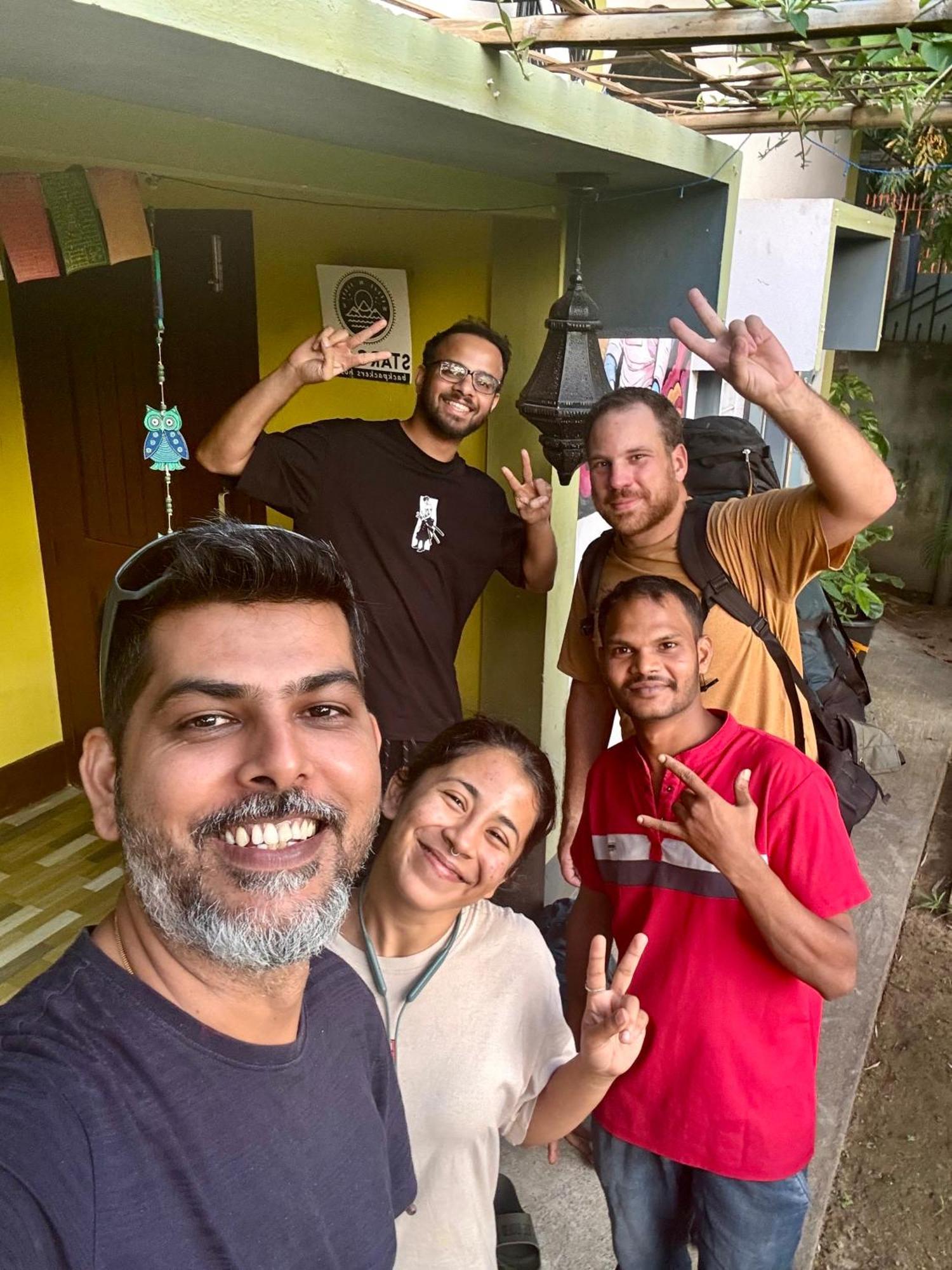 Stargaze Backpackers Hostel Guwahati Buitenkant foto